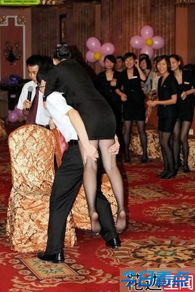 中国式年会：恶搞无下限 男女傻傻分不清