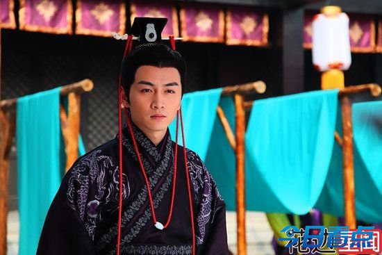 盘由绿叶晋升主角的当红小生 多年媳妇熬成婆