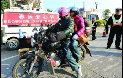 骑摩托车返乡可免费加油 中石油中石化爱心引争议 人民网房产