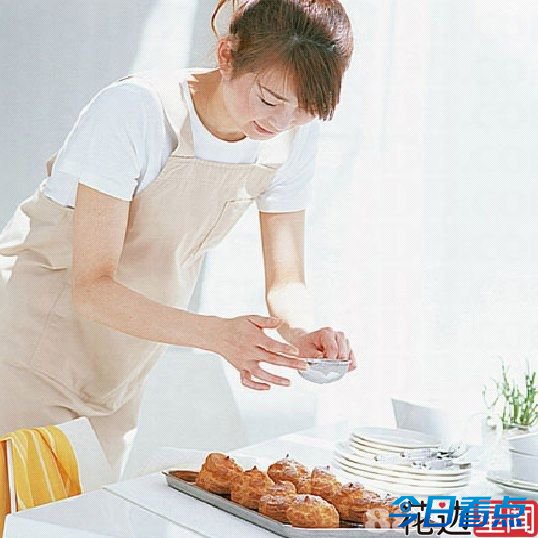 钟点工带儿子来干活 关注逆向迁徙的留守儿童