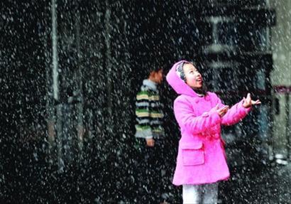 申城昨迎迟到初雪 今日局部仍飘雪气温跌至冰点