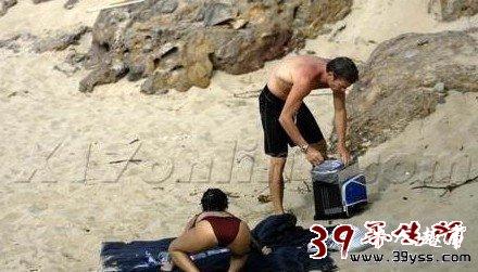 章子怡 “沙滩门”遭曝光