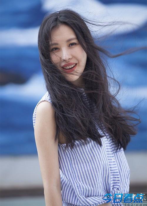 王石女友田朴珺首曝清新生活照