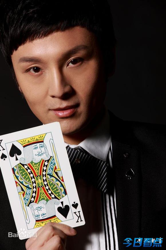 央视元宵节晚会冯小刚“下课” 魔术换傅琰东
