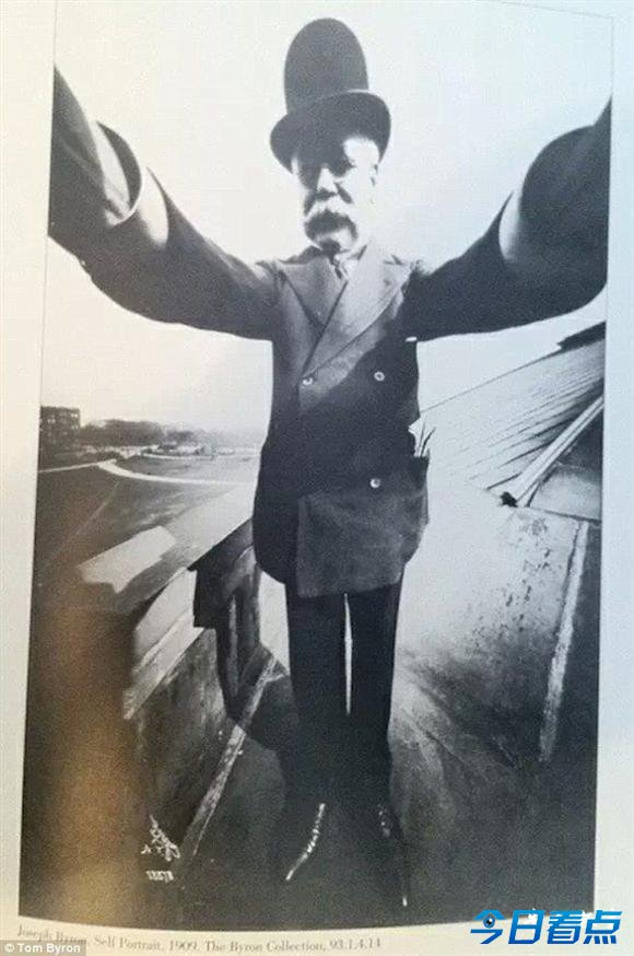 1909年自拍照曝光引发网友热议 大叔也会卖萌