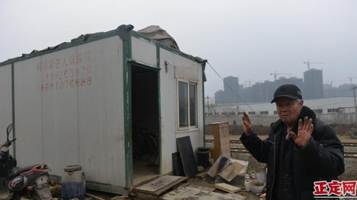 工人劳苦值得关注 成都工人柜族生活令人心酸流泪