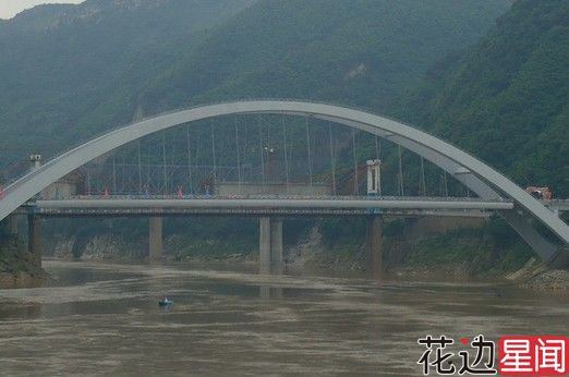 8岁女孩被陌生男子无故扔进嘉陵江溺亡