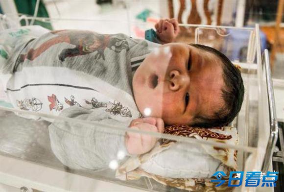 女子产下14斤巨婴 世界最重新生婴儿体重为20.4斤