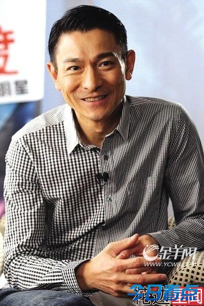 成龙当选香港艺人协会会长 刘德华下届欲接任 