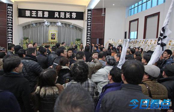 六小龄童朋友在六龄童追悼会上起争执