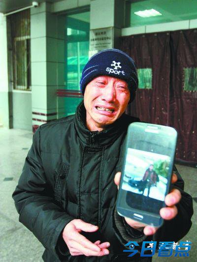 26岁小伙公交车上为父抢座 与人互殴致身亡