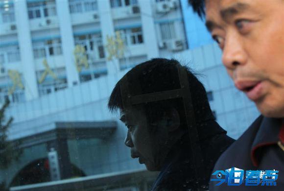 深圳保安治疗角膜炎变失明 医院疑假冒患者签字