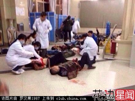 昆明火车站暴恐事件直击：10余名暴徒统一着装