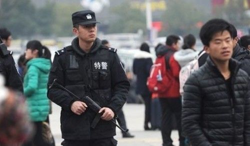 特警巡逻各地火车站 安徽持枪特警24小时巡逻车站