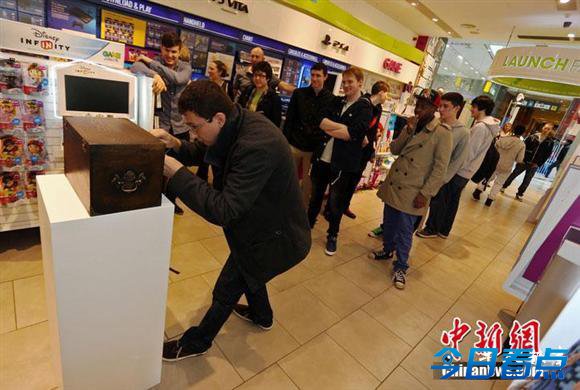 英国小偷挑战赛19岁小伙夺冠 1分半钟打开保险箱