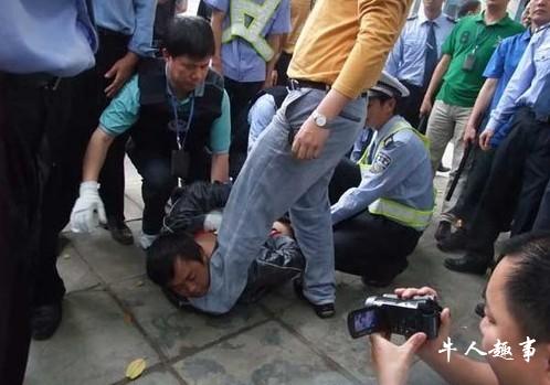 网曝长沙街头发生砍杀事件 警方：黑的暴力抗法