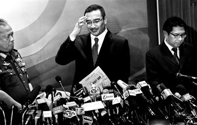 马军方隐瞒客机情况 信息公布缓慢模糊且一再反复