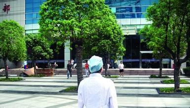 医院一科室骗保2000多万受院长表扬 院长受贿400万