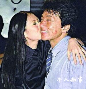 成龙“亲密贴面”为何惹了众怒？