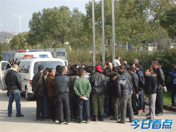 讨薪民工遭中铁人员砍死 20多人围砍讨薪者