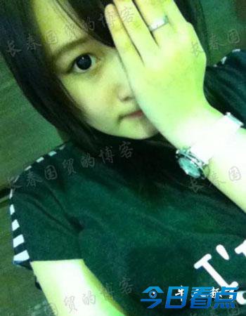 赵本山17岁女儿妞妞曝私房照