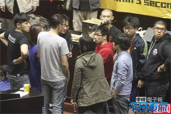 台湾学生继续占领台北