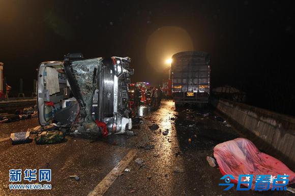 客车遭货车追尾 黔江车祸重大交通事故致15人亡