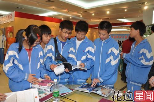 丑到爆的奇葩校服惹争议 各国稀奇校服刷新人生观