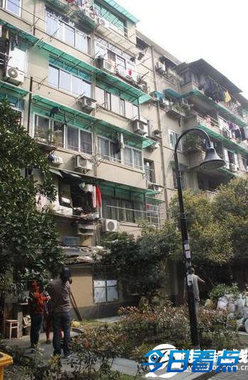 双胞胎姐妹跳楼 姐姐不幸死亡妹妹仍在接受治疗