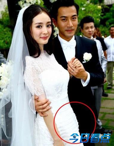 杨幂怀女儿粉丝送祝福 小小天后美丽动人