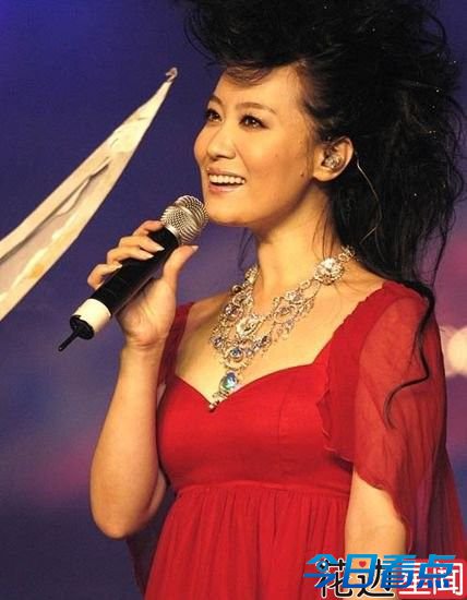 杨幂小S梦露 盘点口臭狐臭脚臭体味浓重的明星