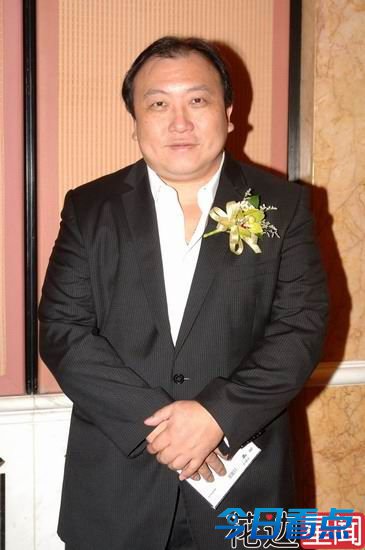 香港大佬向华强：刘嘉玲拍裸照关之琳被塞高尔夫球