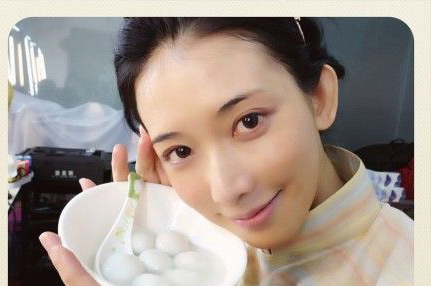 王菲睡前晒素颜照 网友:太美!素颜女星谁更美