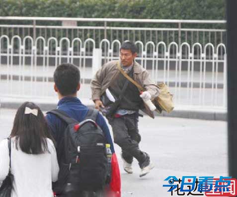 刘德华扮农民工太逼真 警察未认出将其驱逐