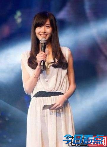 奶茶妹妹当主持人清纯抢镜 盘点奶茶妹造型