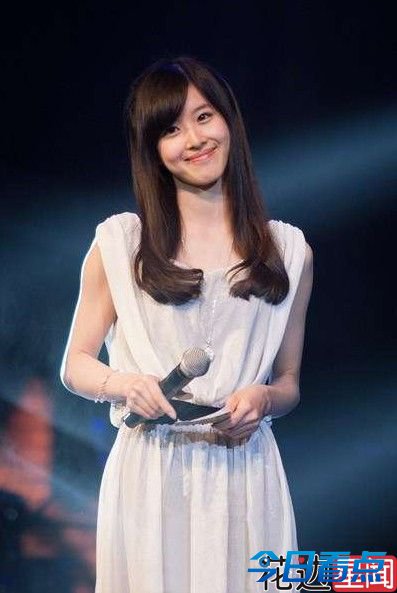 奶茶妹妹当主持人清纯抢镜 盘点奶茶妹造型