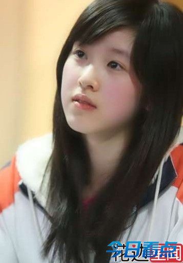 奶茶妹妹当主持人清纯抢镜 盘点奶茶妹造型