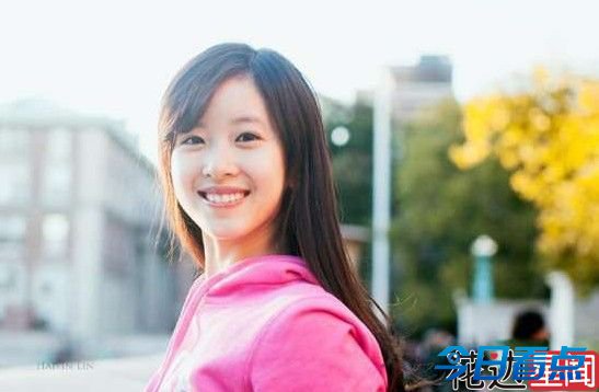 奶茶妹妹当主持人清纯抢镜 盘点奶茶妹造型