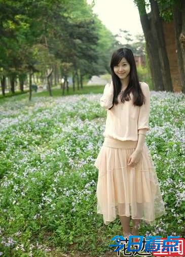 奶茶妹妹当主持人清纯抢镜 盘点奶茶妹造型