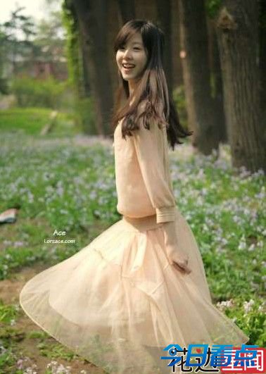 奶茶妹妹当主持人清纯抢镜 盘点奶茶妹造型