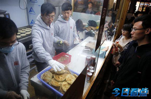 北京：大学生卖肉夹馍日入10000元