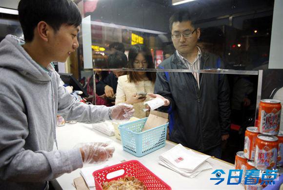 北京：大学生卖肉夹馍日入10000元