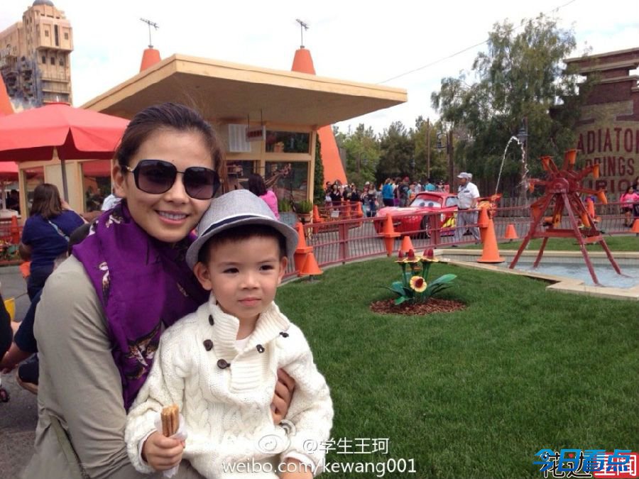 刘涛老公晒儿女照 女儿漂亮精致儿子可爱帅气