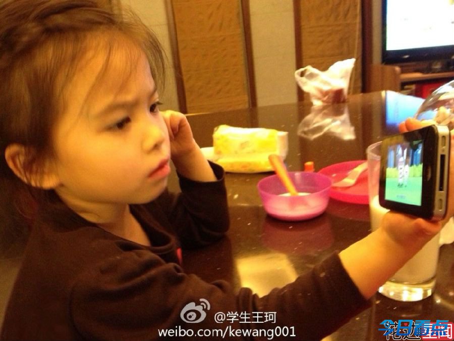 刘涛老公晒儿女照 女儿漂亮精致儿子可爱帅气