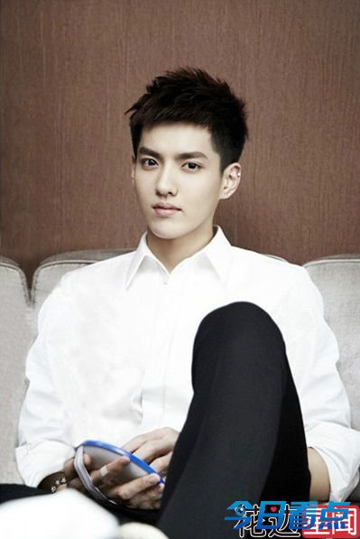 EXO吴亦凡解约 受到非人待遇生活费要倒贴
