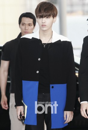 EXO吴亦凡解约 受到非人待遇生活费要倒贴