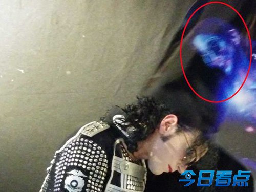 英小男孩拍到疑似迈克尔·杰克逊幽灵