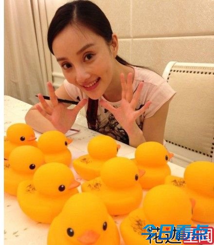 Angelababy电力十足 女星卖萌惊艳私照曝光
