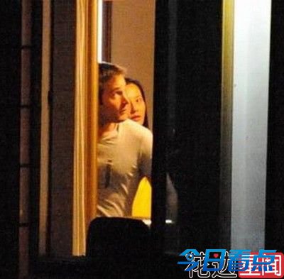 女星婚后出轨风流事 赵雅芝坐郑少秋大腿