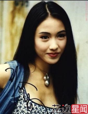 黎姿一家四口上街 4岁双胞胎女儿嚎哭不止